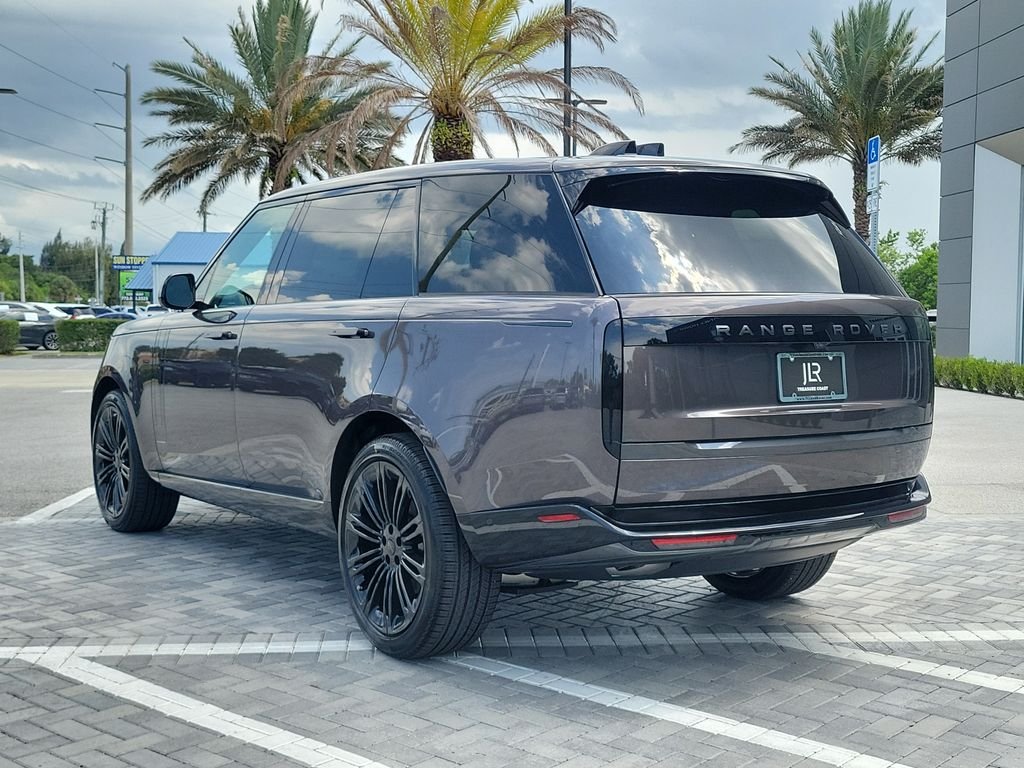 New 2026 Charente Grey Land Rover SE image 3
