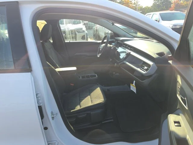 New 2027 White Chevrolet LT image 22