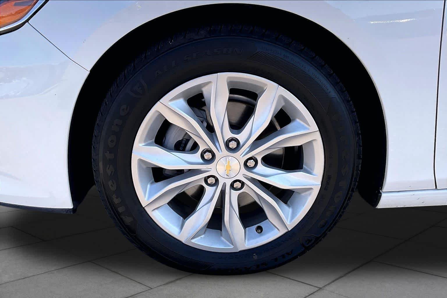 Used 2024 Summit White Chevrolet LT image 11