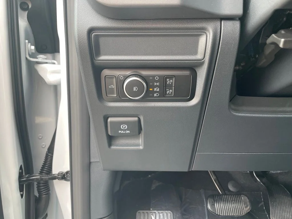 New 2026 Oxford White Ford XLT image 11