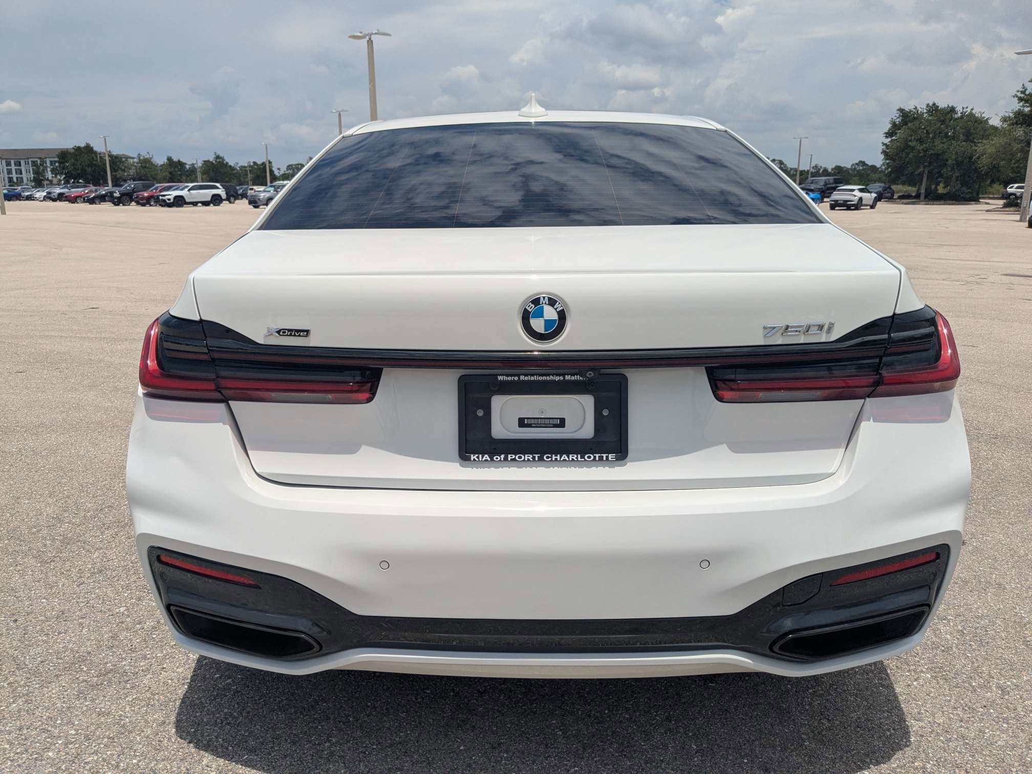 Used 2022 Alpine White BMW 750i xDrive image 6