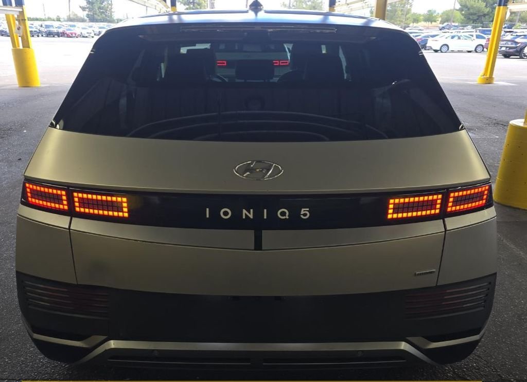 Used 2023 Gold Hyundai SEL image 5