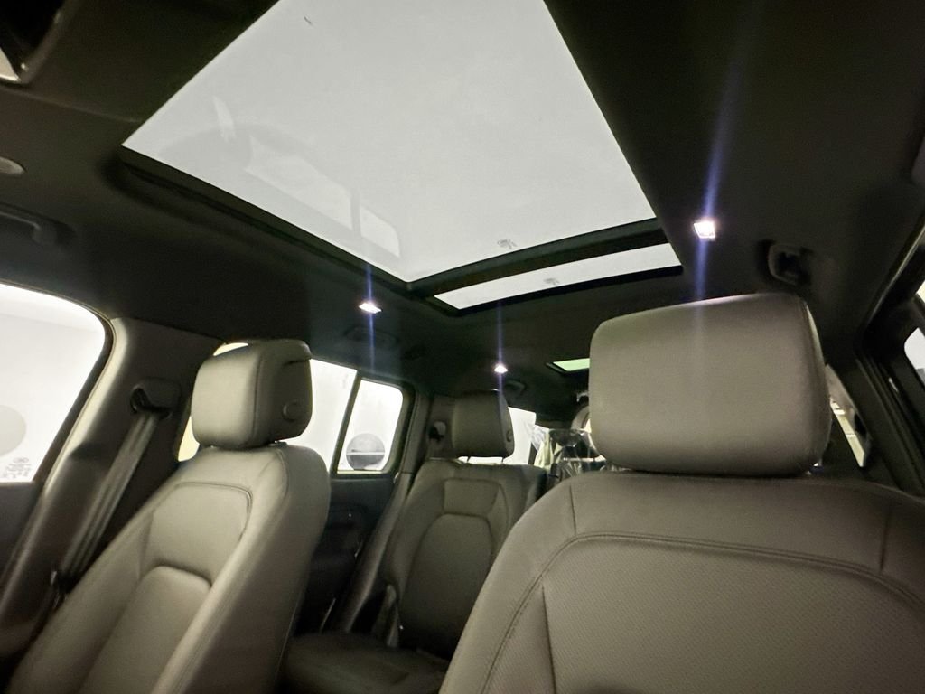 2026 Land Rover Defender X-Dynamic SE - Photo 21