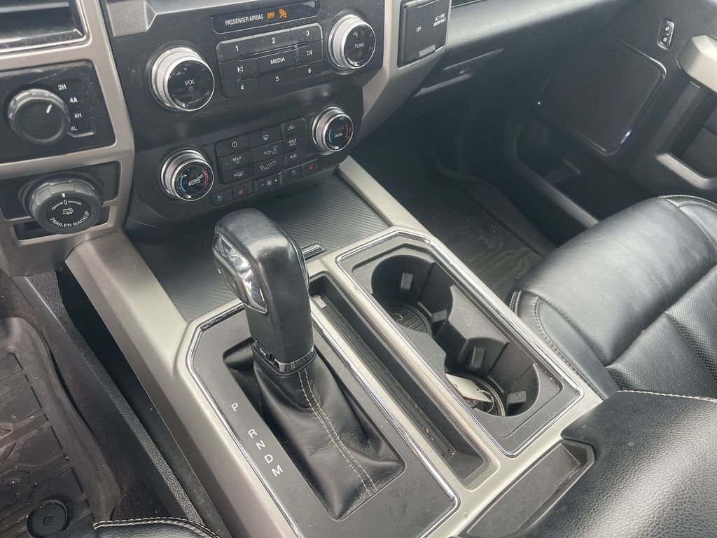 Used 2020 White Ford Lariat image 25