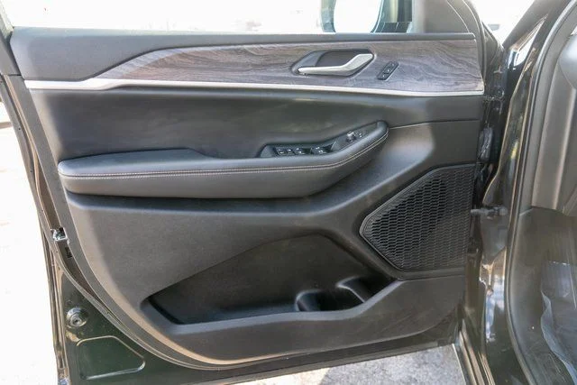 Used 2023 Black Jeep Limited image 21