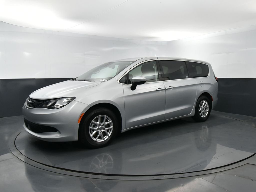 2023 Chrysler Voyager LX's photo