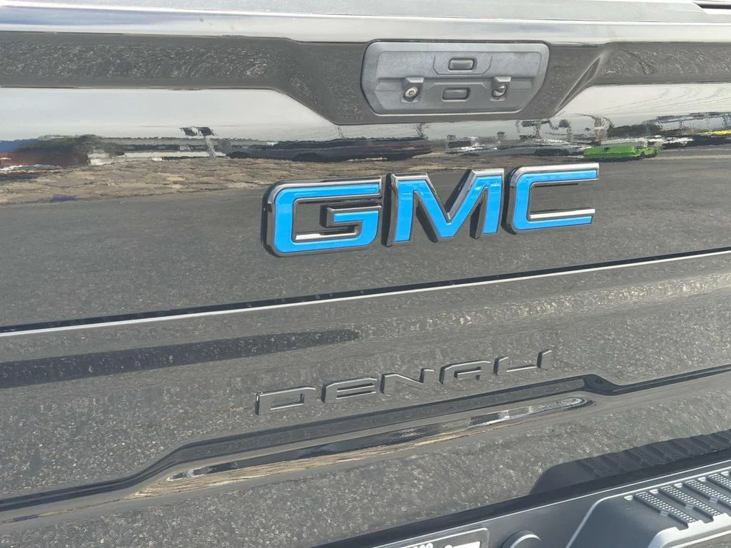 Used 2022 Onyx Black GMC Denali image 8