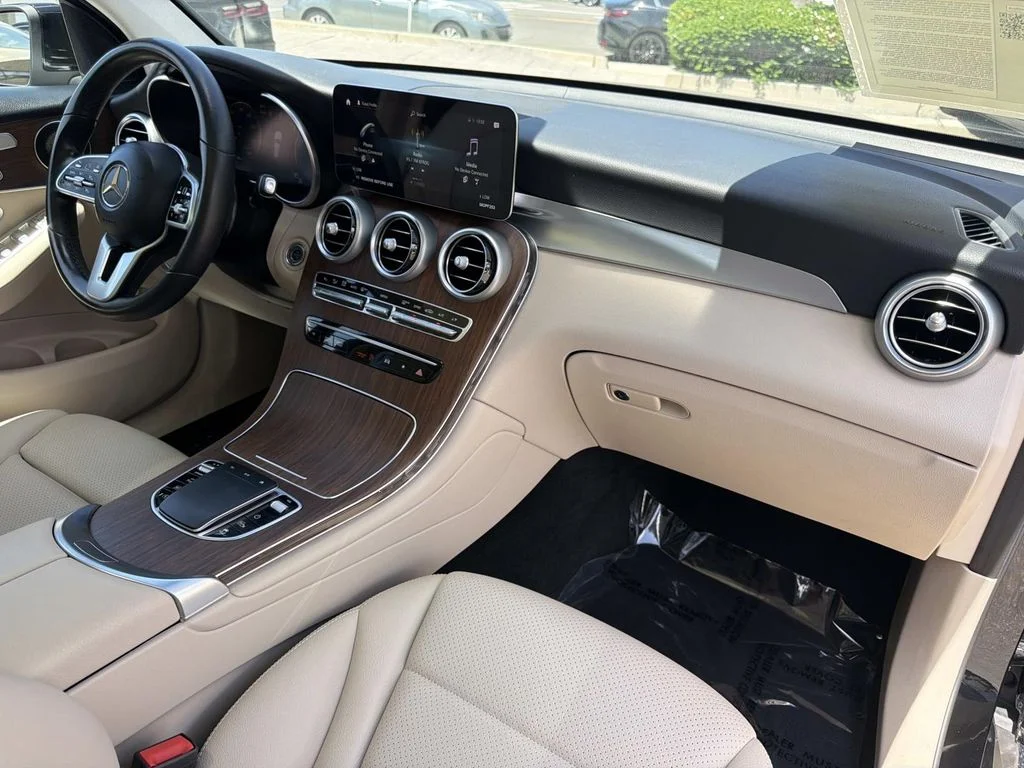 Used 2022 Black Mercedes-Benz 300 image 34
