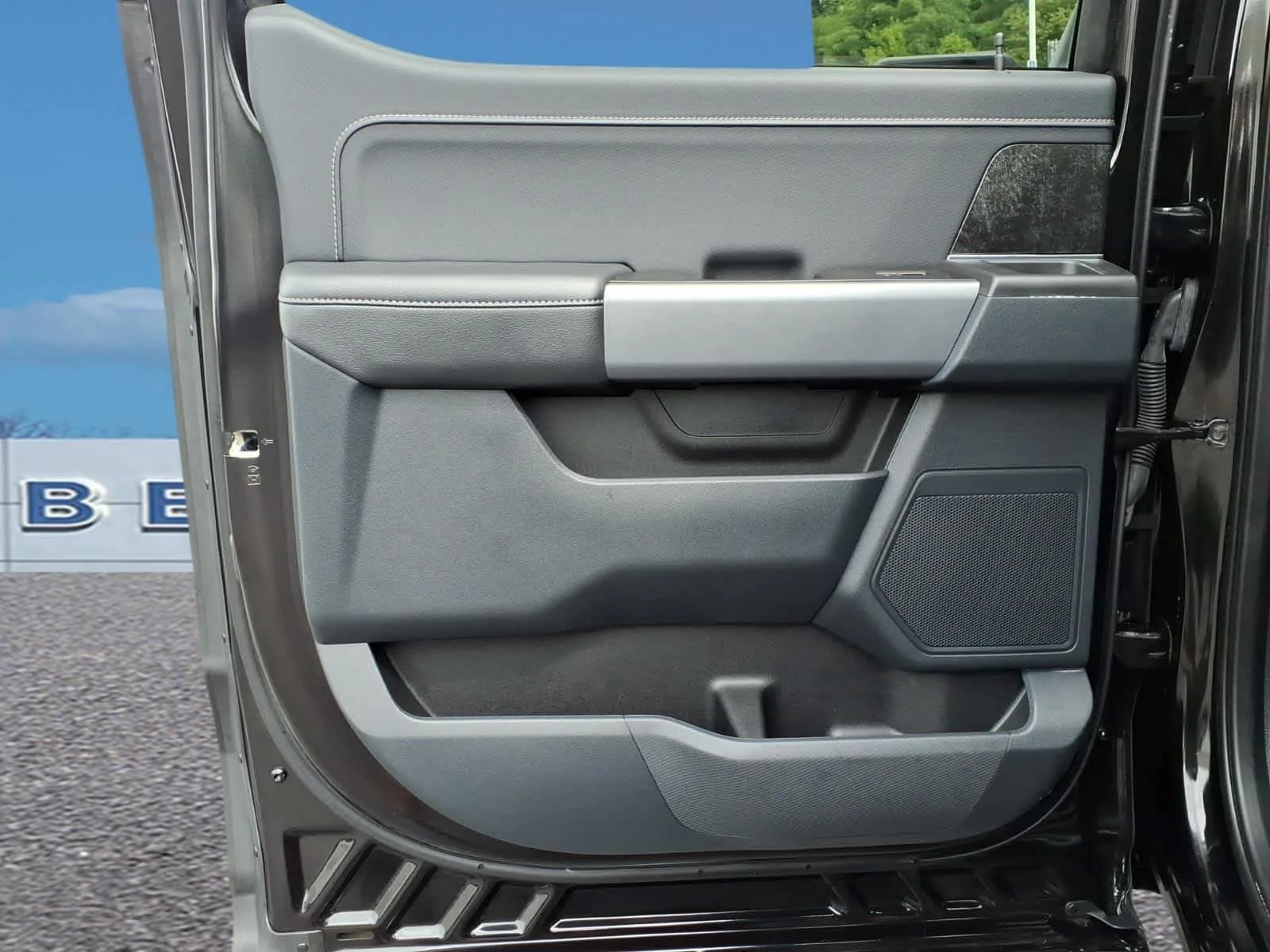 Used 2023 Area 51/Agate Black Ford XLT image 27
