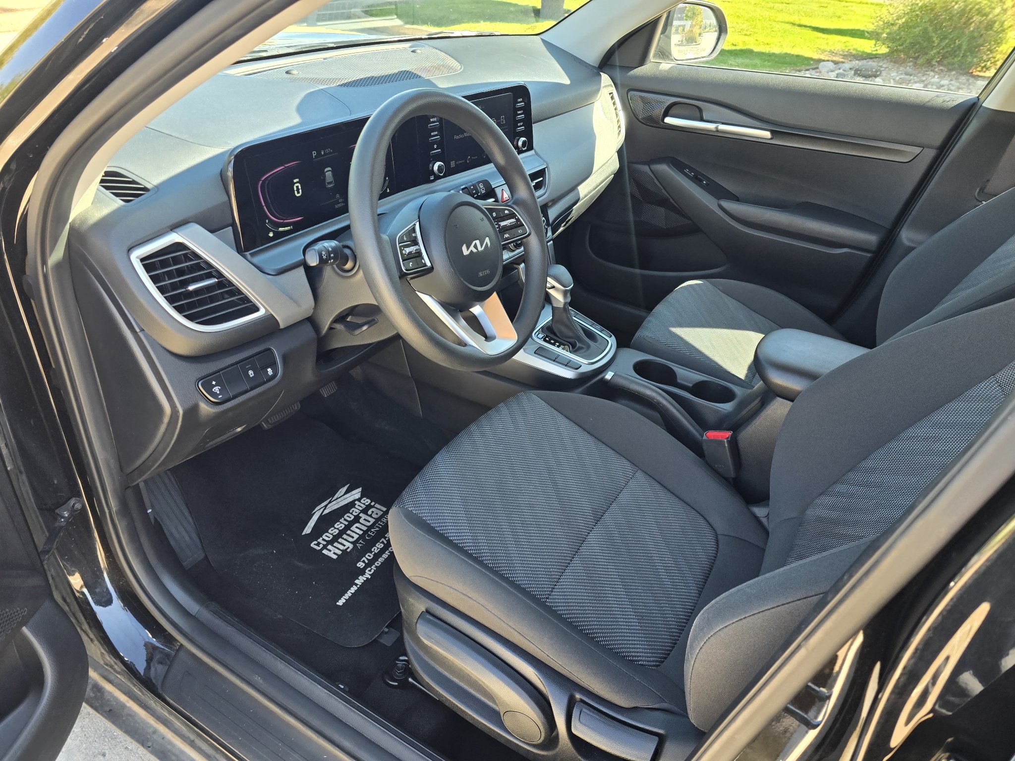 Used 2024 Fusion Black Kia LX image 24