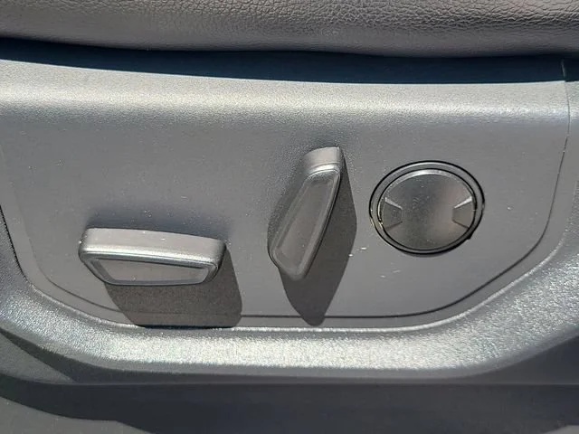 Used 2022 White Ford XL image 17