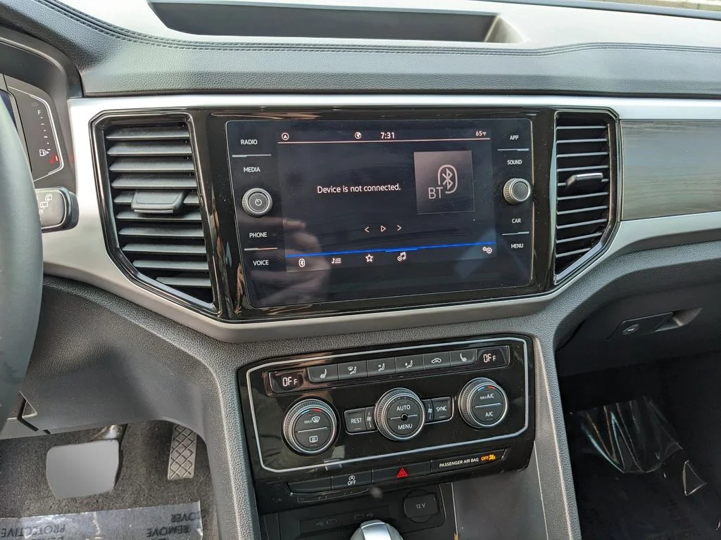 2023 Volkswagen Atlas SE w/Tech - Photo 21
