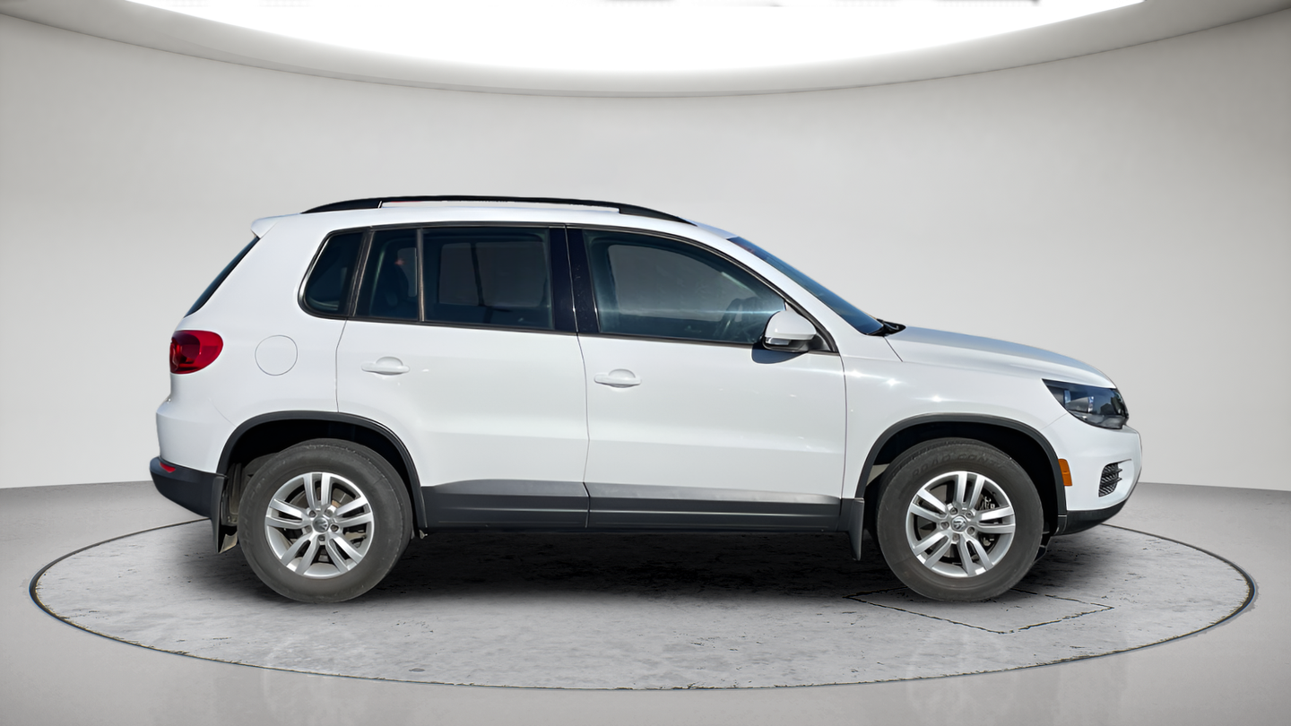 Used 2017 Volkswagen Tiguan S with VIN WVGBV7AX6HK000319 for sale in Union Gap, WA