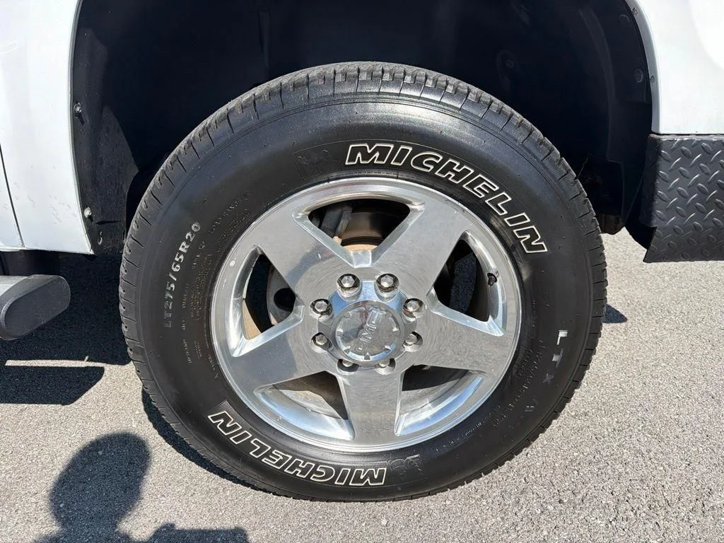 Used 2011 White GMC Denali image 15