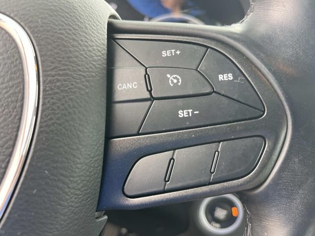 Used 2023 White Dodge SXT image 30
