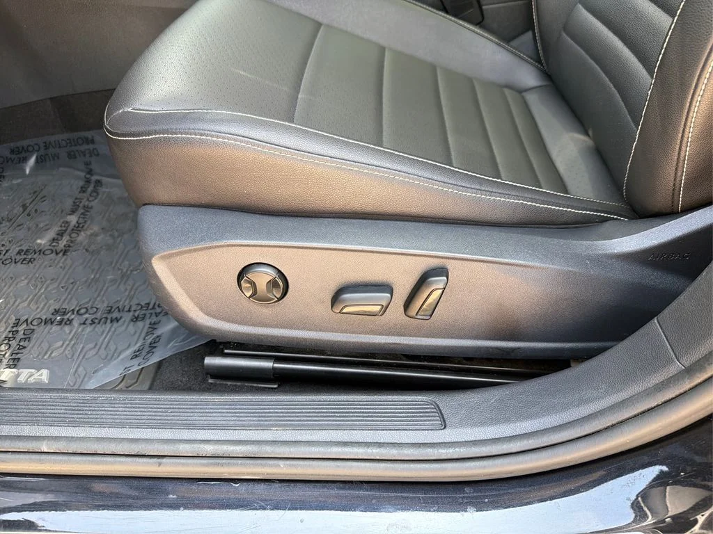 Used 2024 Deep Black Pearl Volkswagen SE image 19