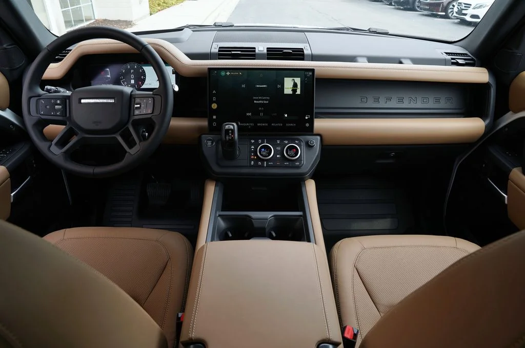 New 2026 Fuji White Land Rover X-Dynamic SE image 9