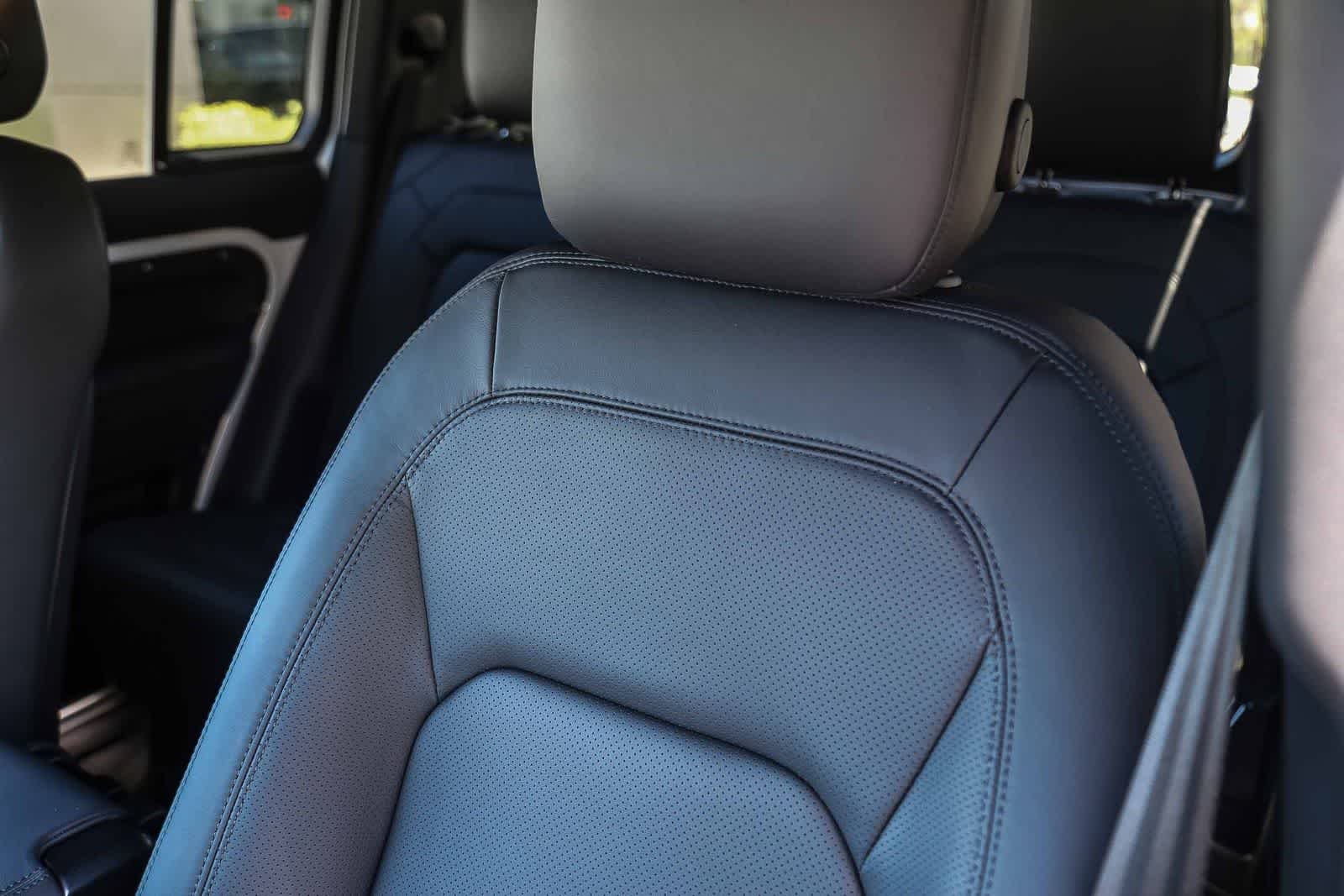 New 2026 Fuji White Land Rover X-Dynamic SE image 18