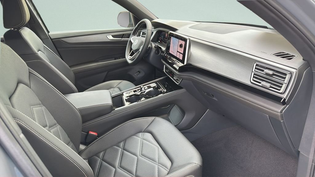 New 2026 Pure Gray Volkswagen 2.0T SE w/Technology image 30