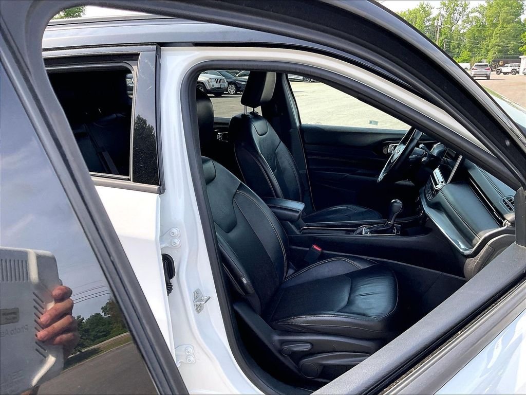 Used 2022 Bright White Clearcoat Jeep Limited image 11