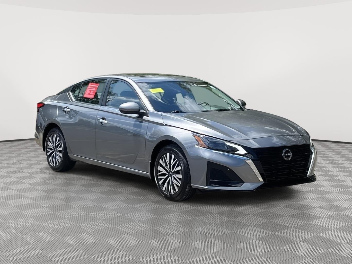 Used 2024 Gun Metallic Nissan 2.5 SV image 3