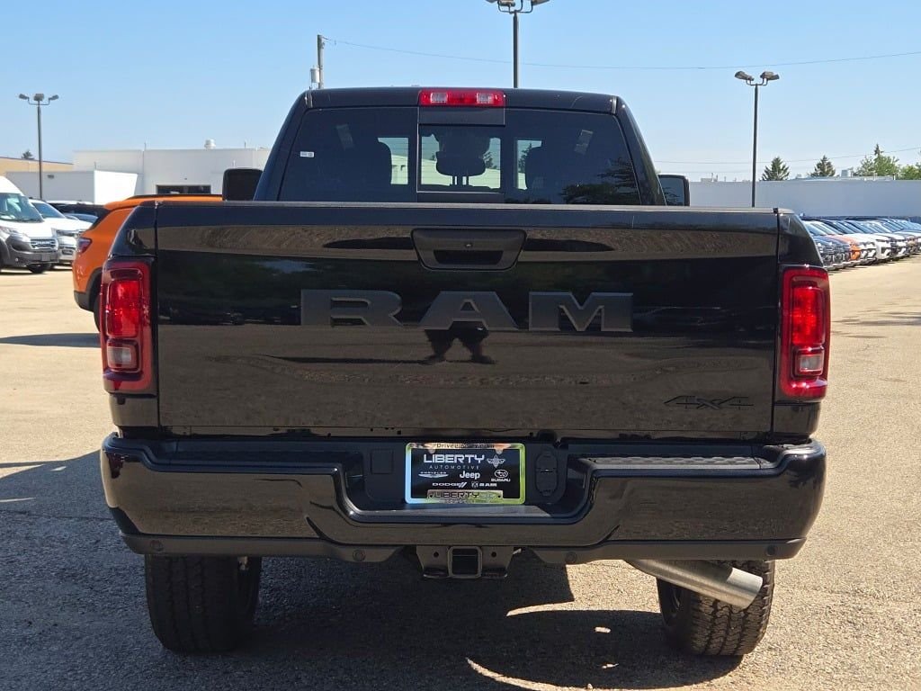 New 2026 Diamond Black Crystal Pearl-Coat Exterior Paint RAM Tradesman image 12