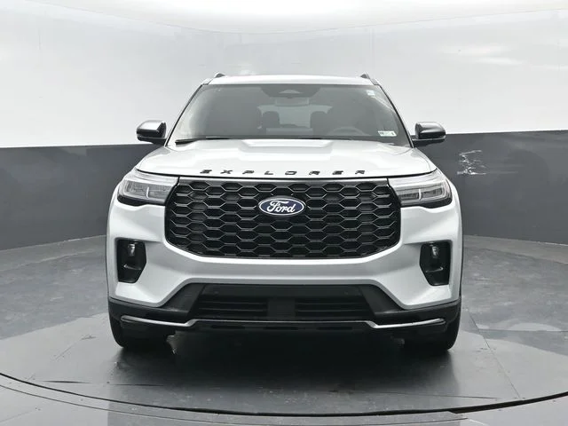 New 2027 Avalanche Gray Ford ST-Line image 23