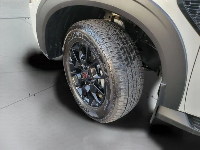 New 2026 Aspen White TriCoat / Super Black Two-tone Nissan PRO-4X® image 30