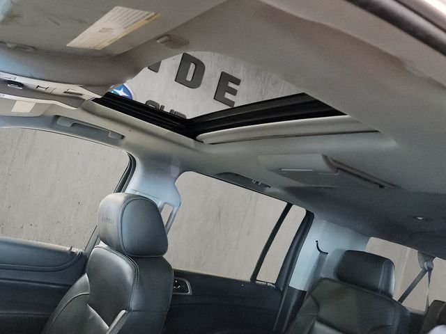 Used 2015 White Diamond Clearcoat GMC Denali image 43