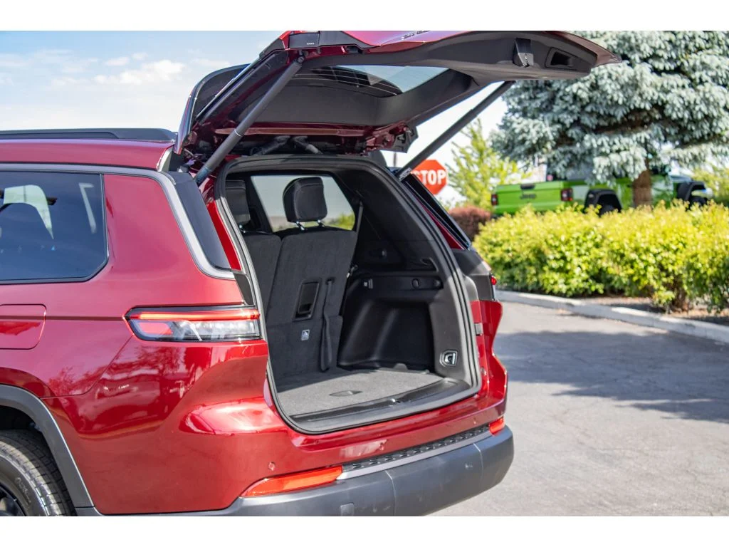 New 2026 Velvet Red Pearlcoat Jeep Laredo Altitude image 10