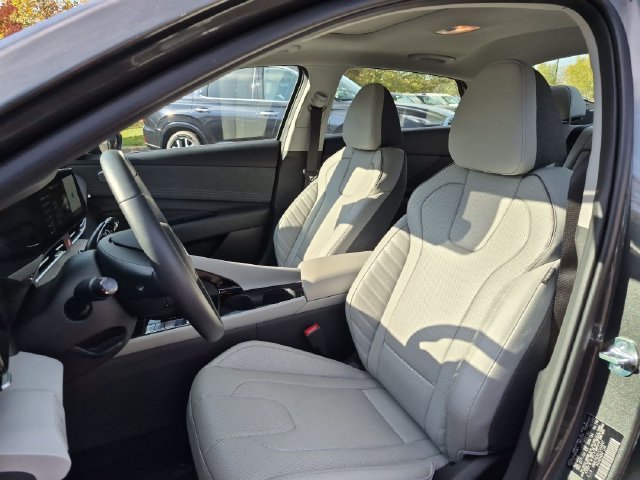 2026 Hyundai Elantra Limited - Photo 11