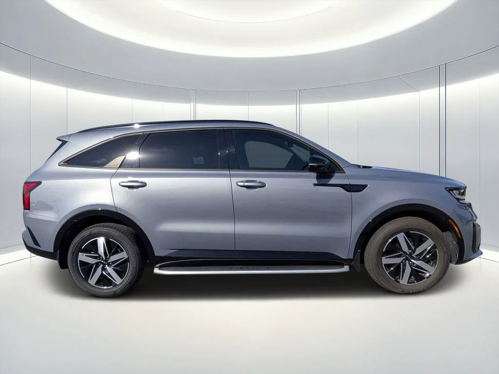 Used 2023 Silver Kia SX image 3
