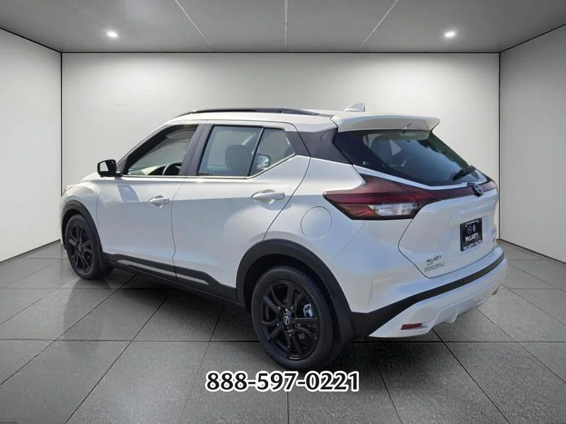 Used 2022 Aspen White NISSAN SR image 3