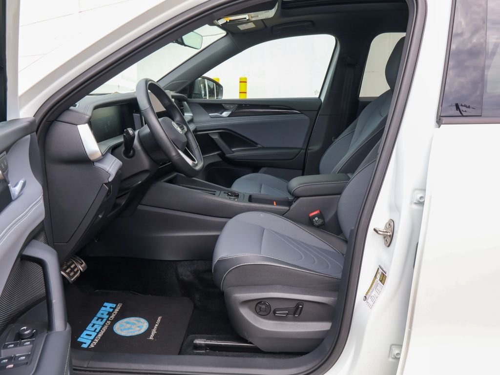 New 2026 White Volkswagen 2.0T SE R-Line Black image 12