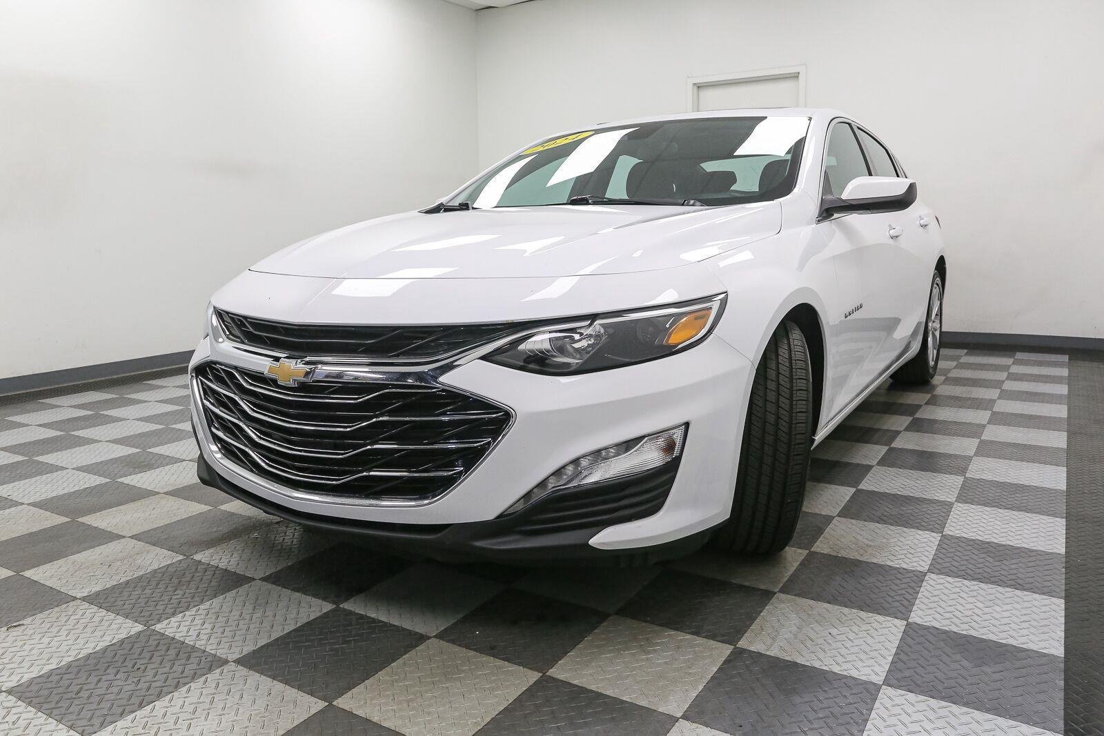 Used 2024 Summit White Chevrolet LT image 4