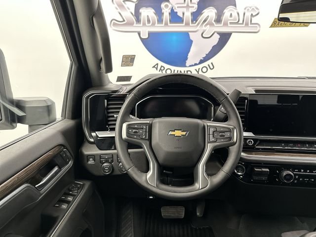 Used 2025 White Chevrolet LT image 13