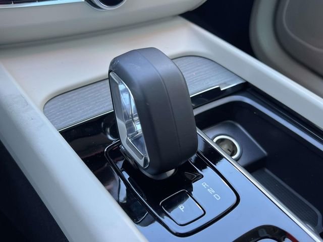 2025 Volvo XC60 Plus - Photo 30