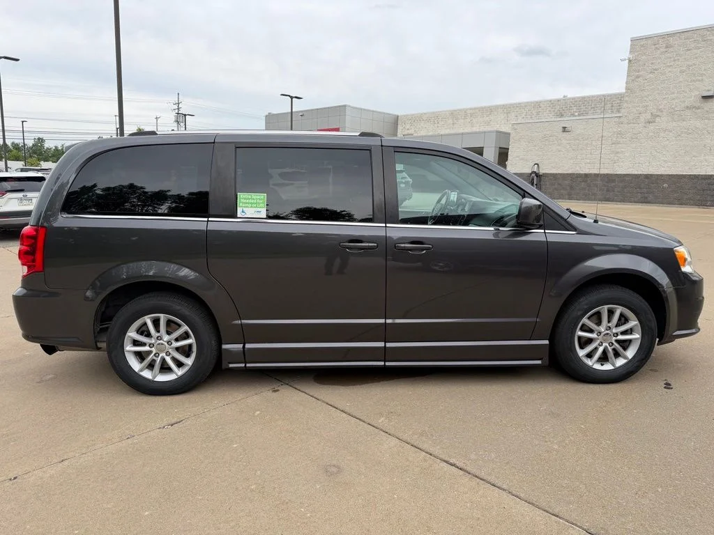 Used 2019 Gray Dodge SXT image 6