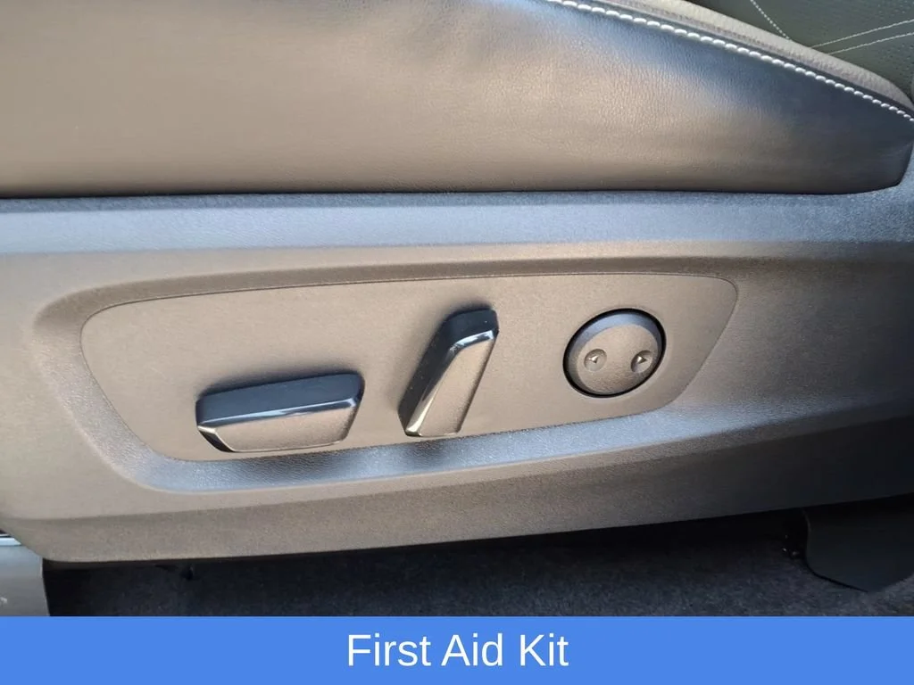 Used 2023 White Nissan Platinum 4WD image 21