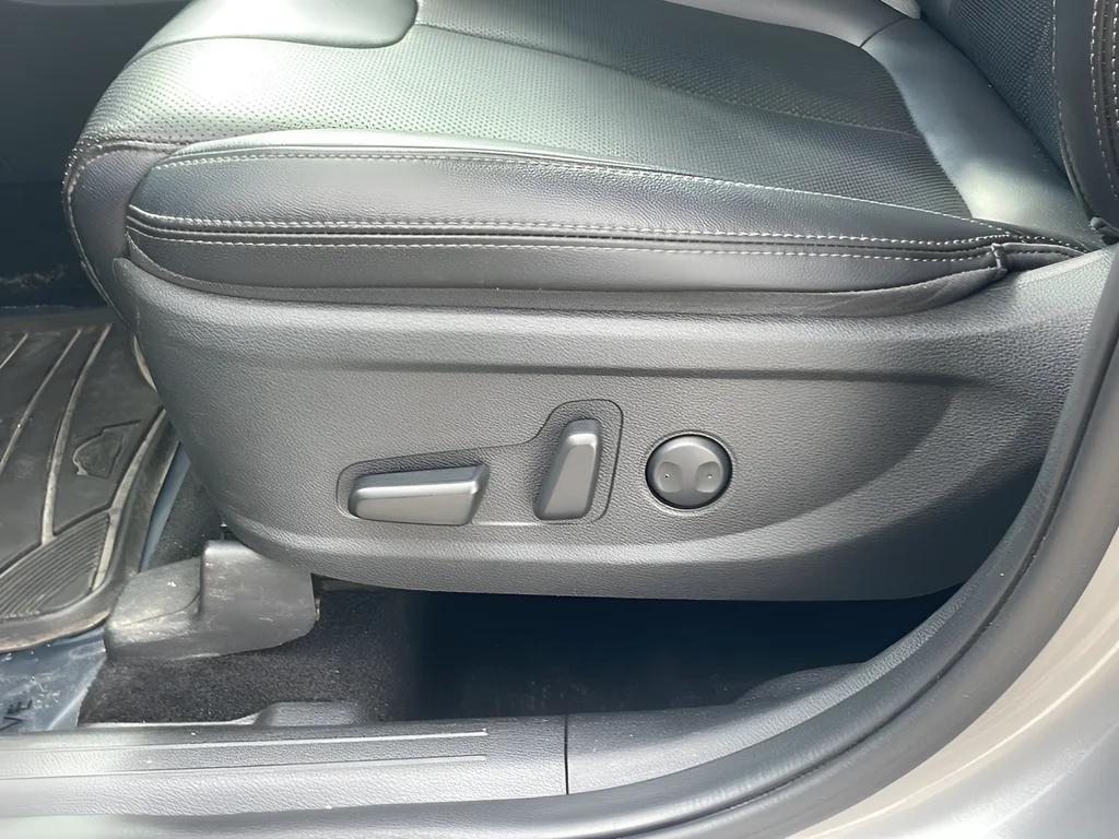 Used 2023 Silver Hyundai SEL image 35