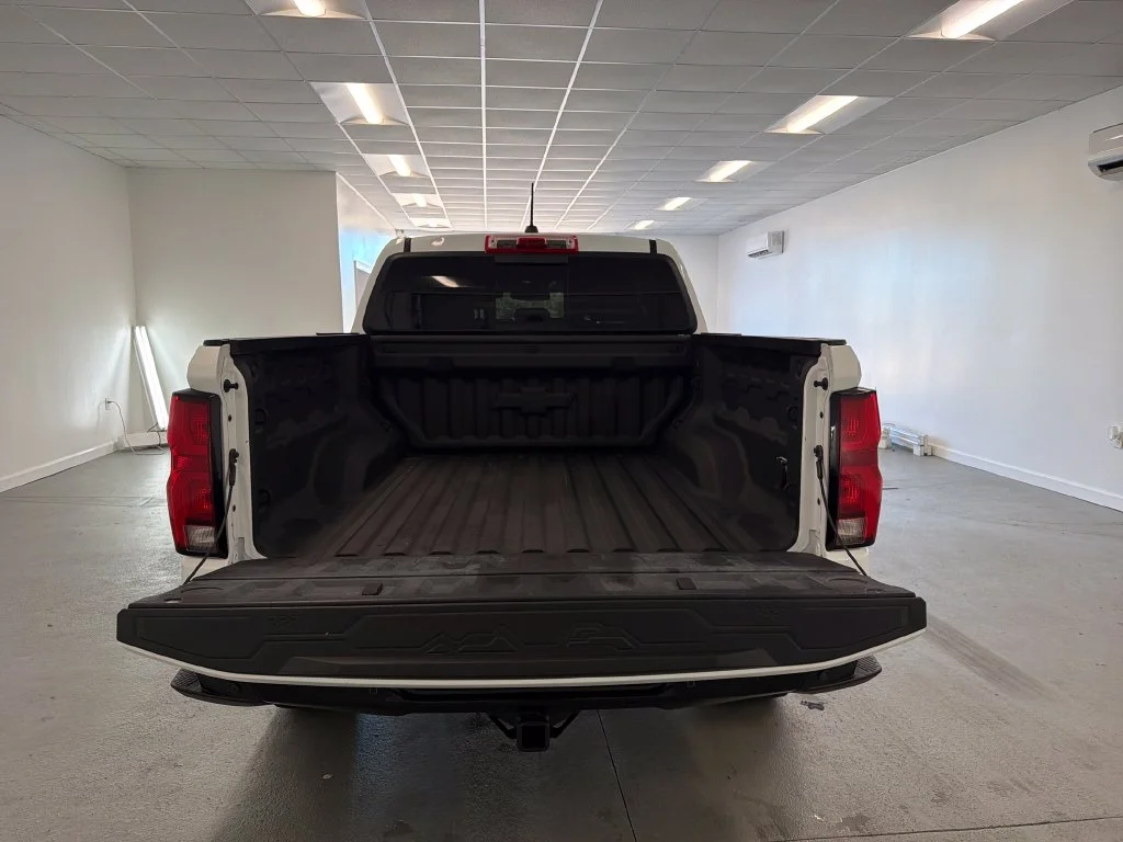 Used 2023 White Chevrolet Z71 image 7