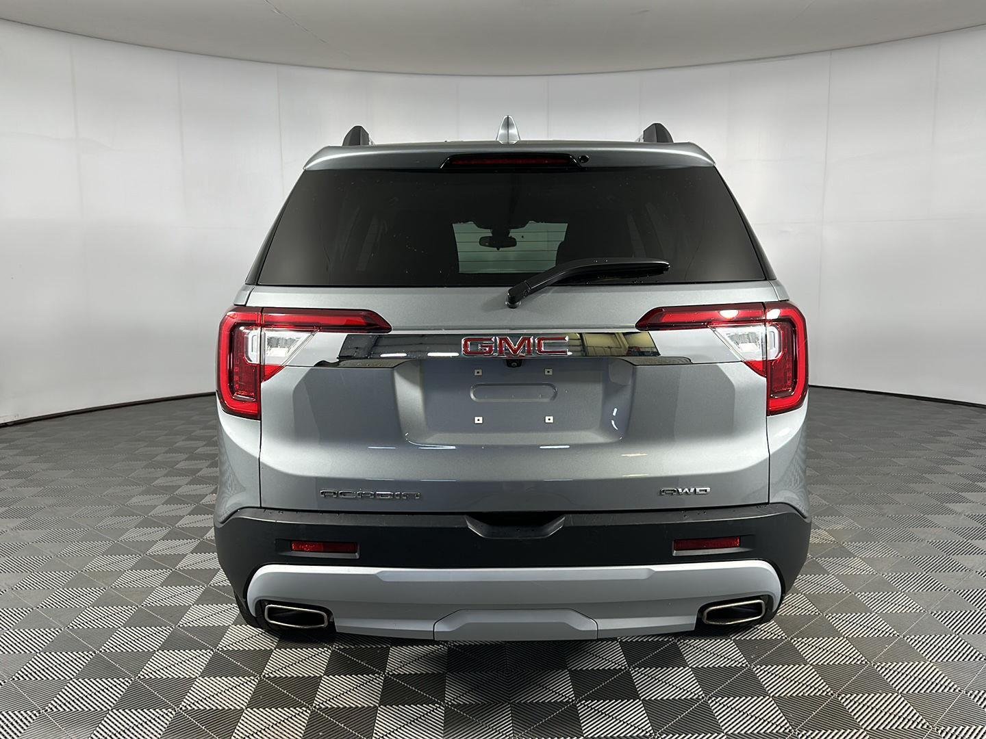 Used 2023 Sterling Metallic GMC SLE image 19