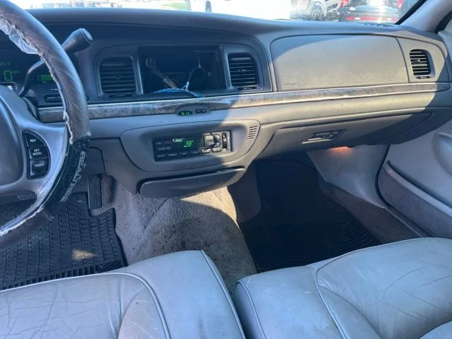 Used 2000  Ford LX image 15