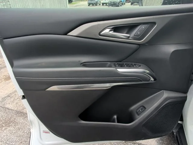 Used 2025 White Chevrolet LT image 25