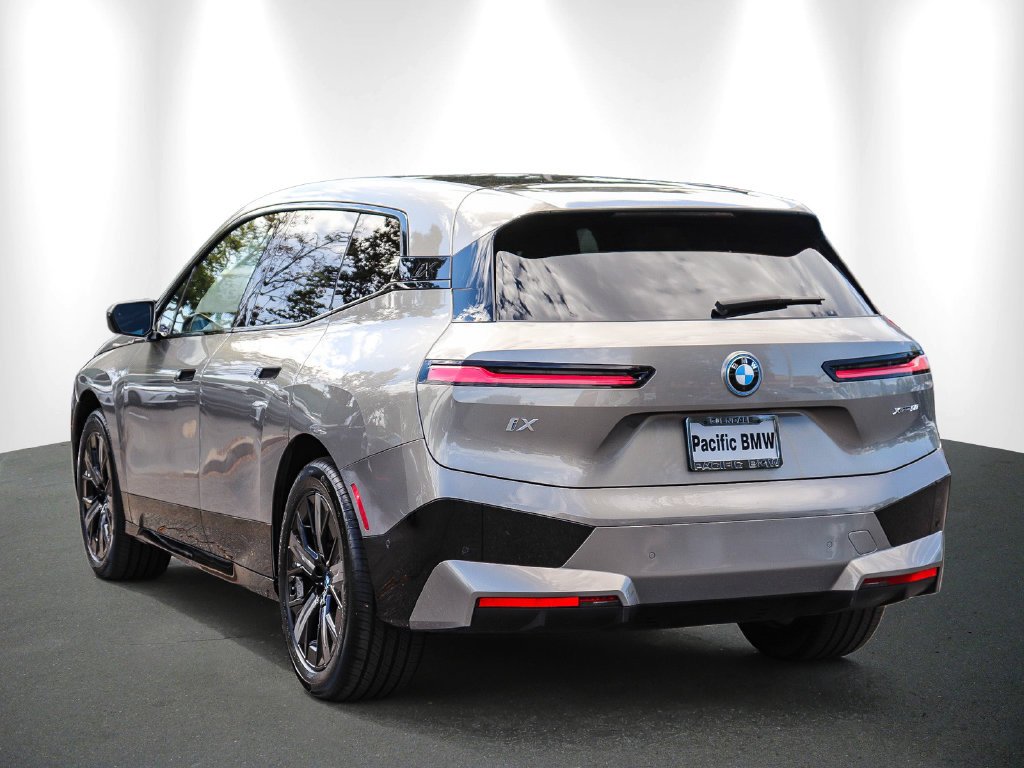 2025 BMW iX photo 4