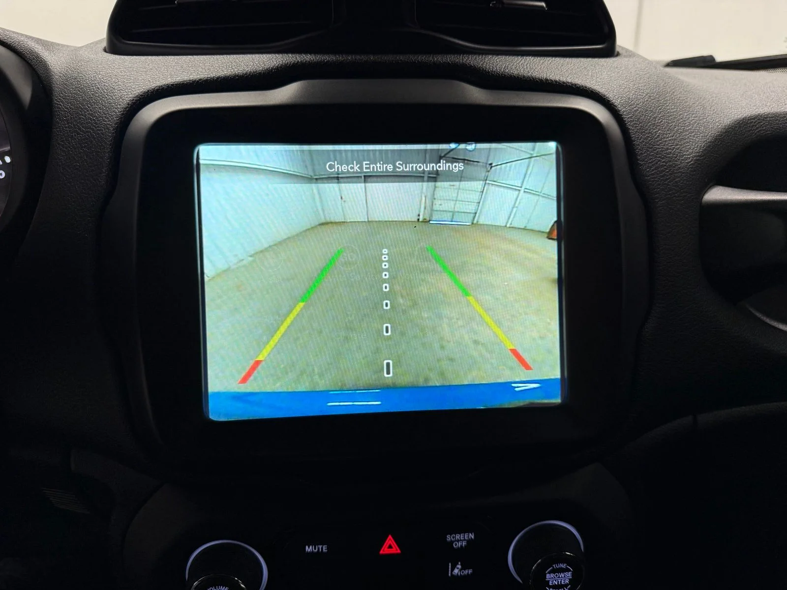 Used 2022  Jeep Altitude image 13
