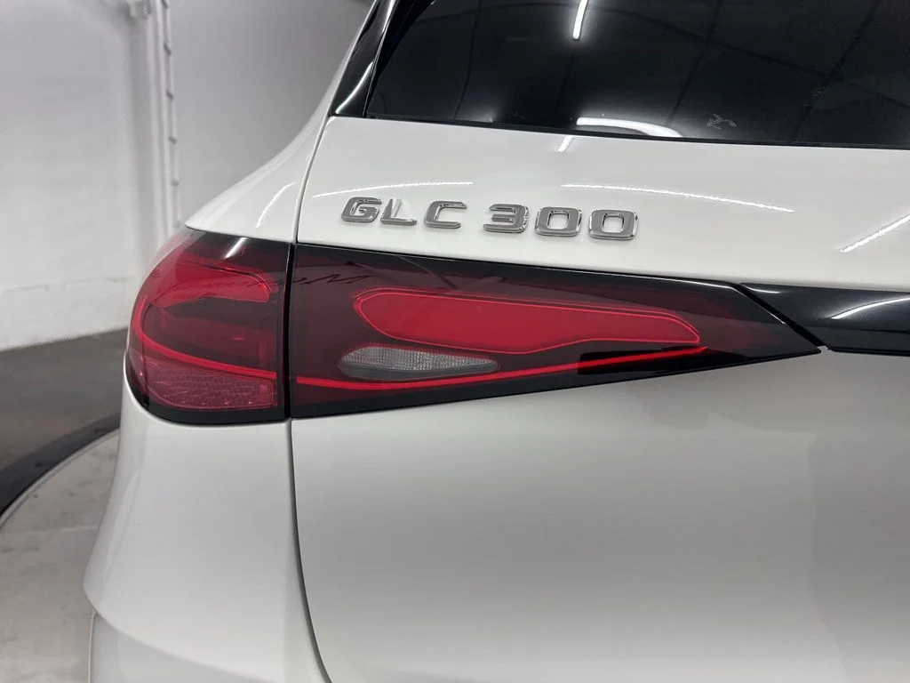 Used 2026 White Mercedes-Benz GLC 300 image 11
