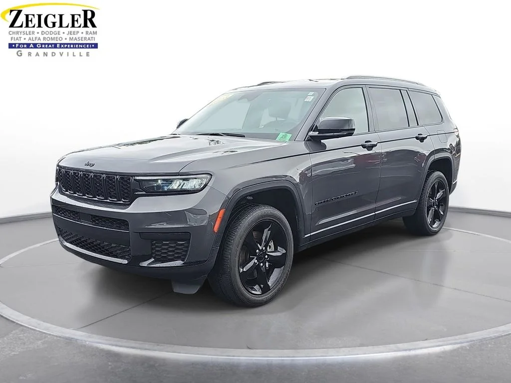 Used 2023 Gray Jeep Altitude image 1