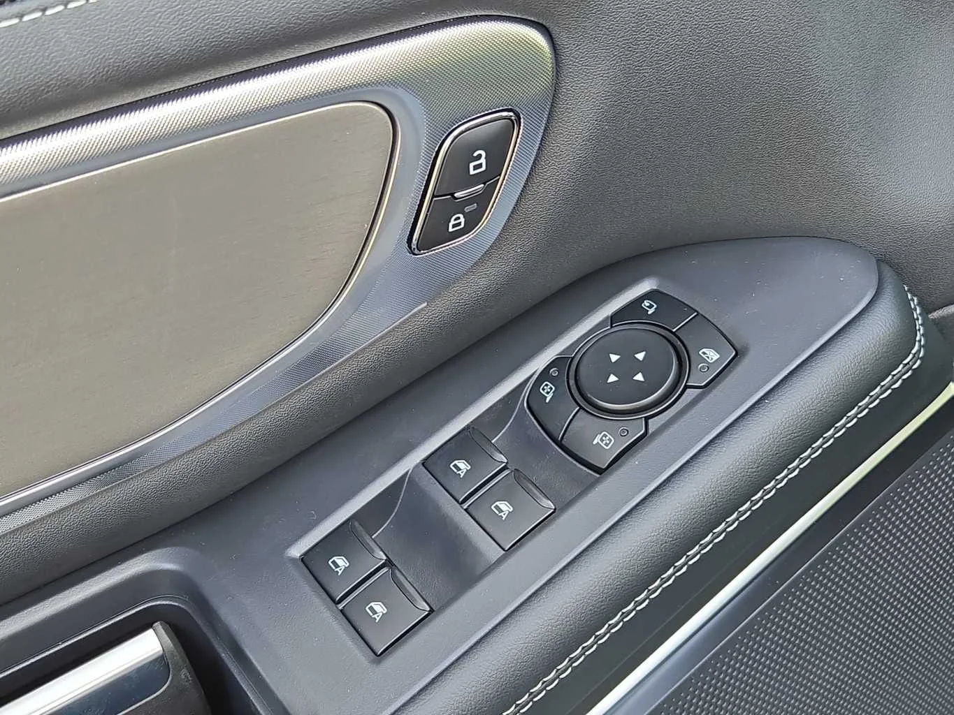 New 2027 Glacier Gray Metallic Tri-Coat Ford MAX Platinum image 21