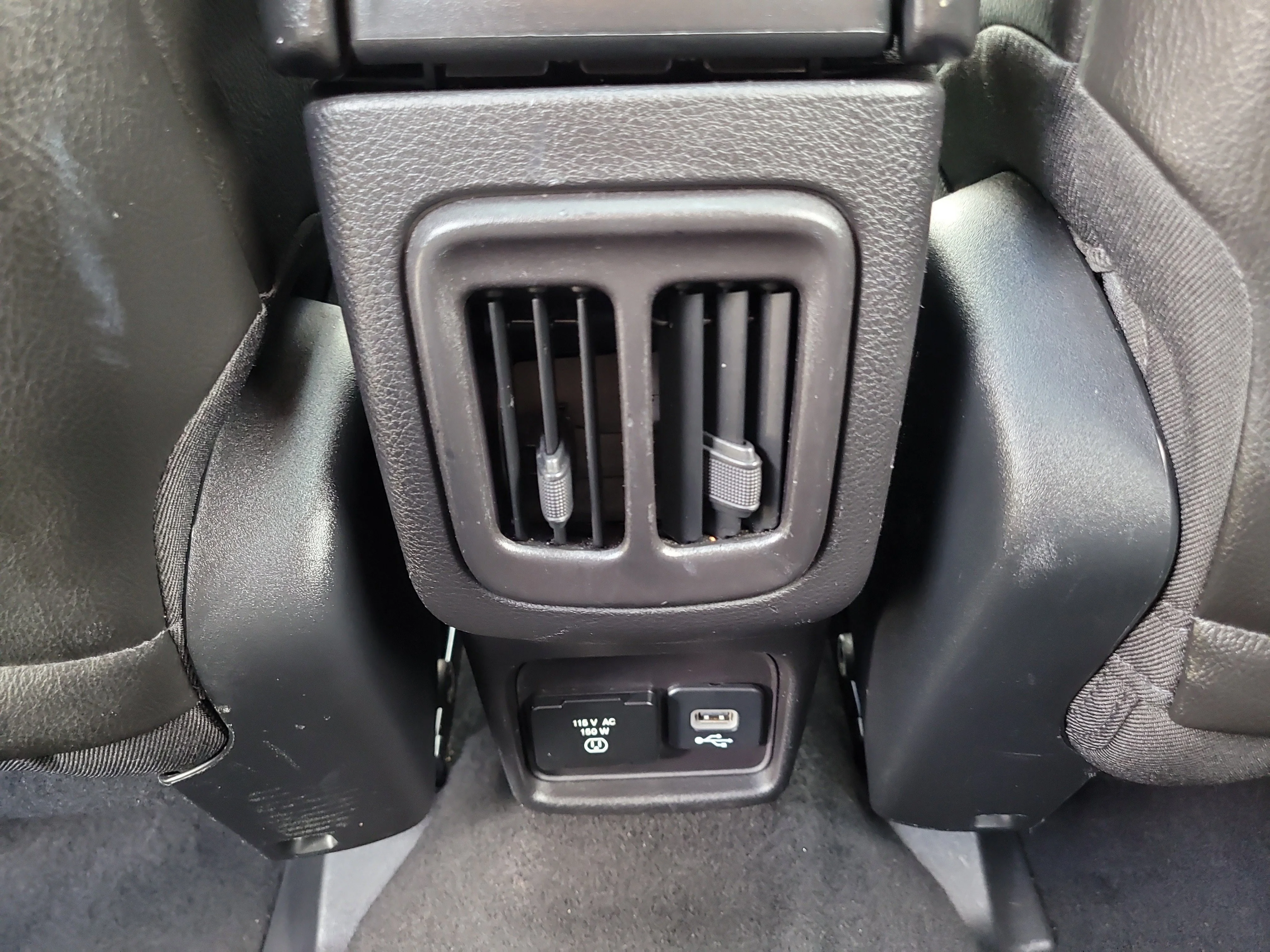 Used 2018 White Clearcoat Jeep Latitude image 31